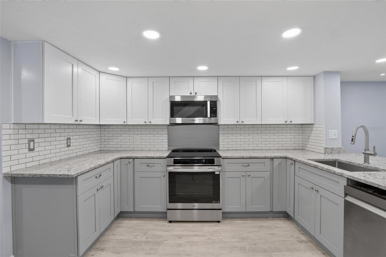 1028 Apollo Beach Boulevard, Unit 11, Apollo Beach, FL 33572 Photo