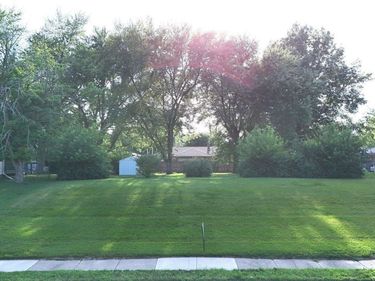 225 MAPLE PARK Drive, Pekin, IL 61554