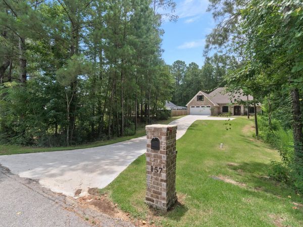 157 Courtland Dr., Hattiesburg, MS 39402