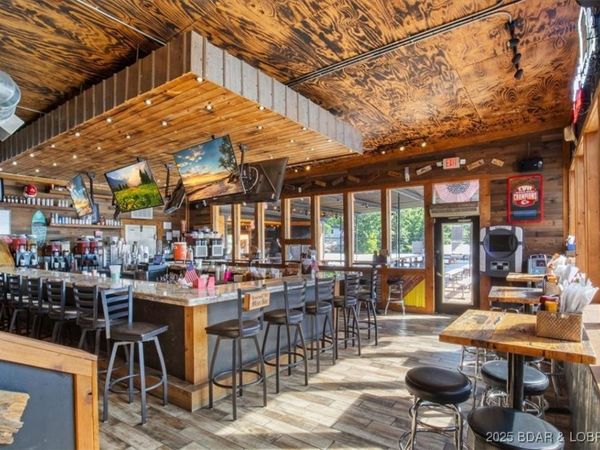 267 Runaway Dr, Climax Springs, MO 65324