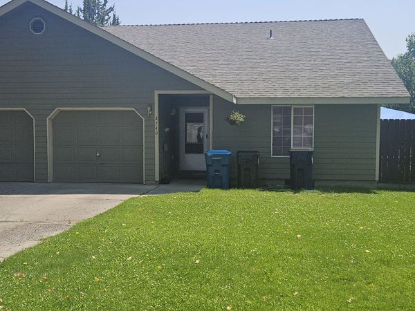 2746 SW Umatilla Court, Redmond, OR 97756