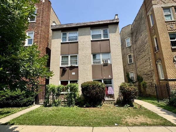 6235 N Mozart Street, Chicago, IL 60659