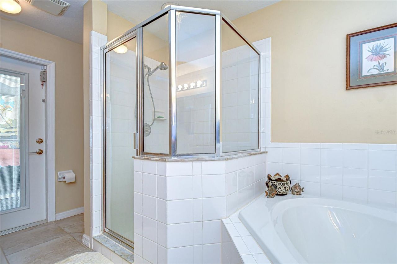 24510 Landing Drive, Lutz, FL 33559 Photo