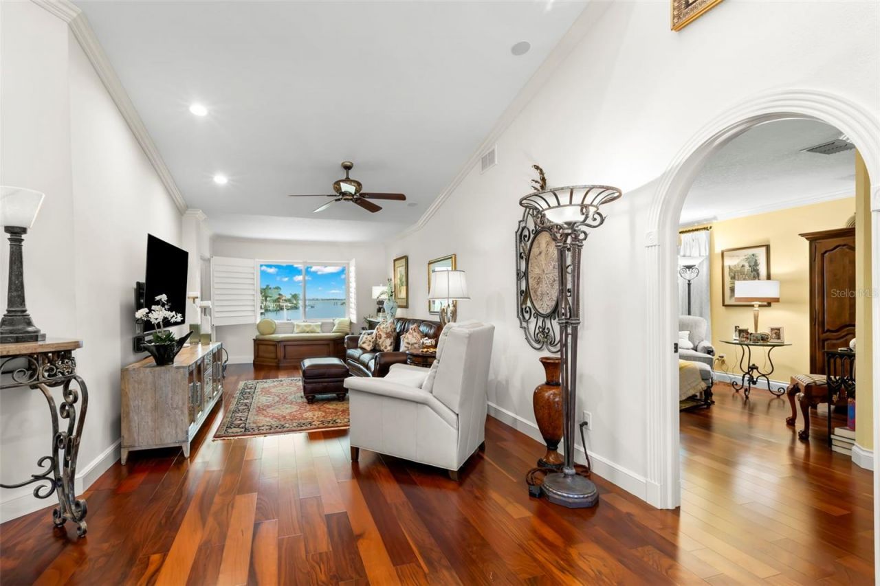 5914 Skimmer Point Boulevard S, Gulfport, FL 33707 Photo