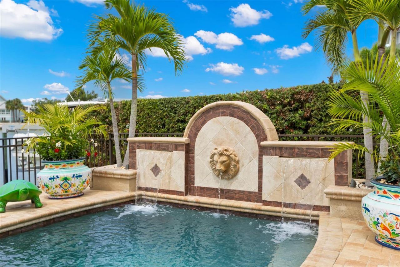 5914 Skimmer Point Boulevard S, Gulfport, FL 33707 Photo