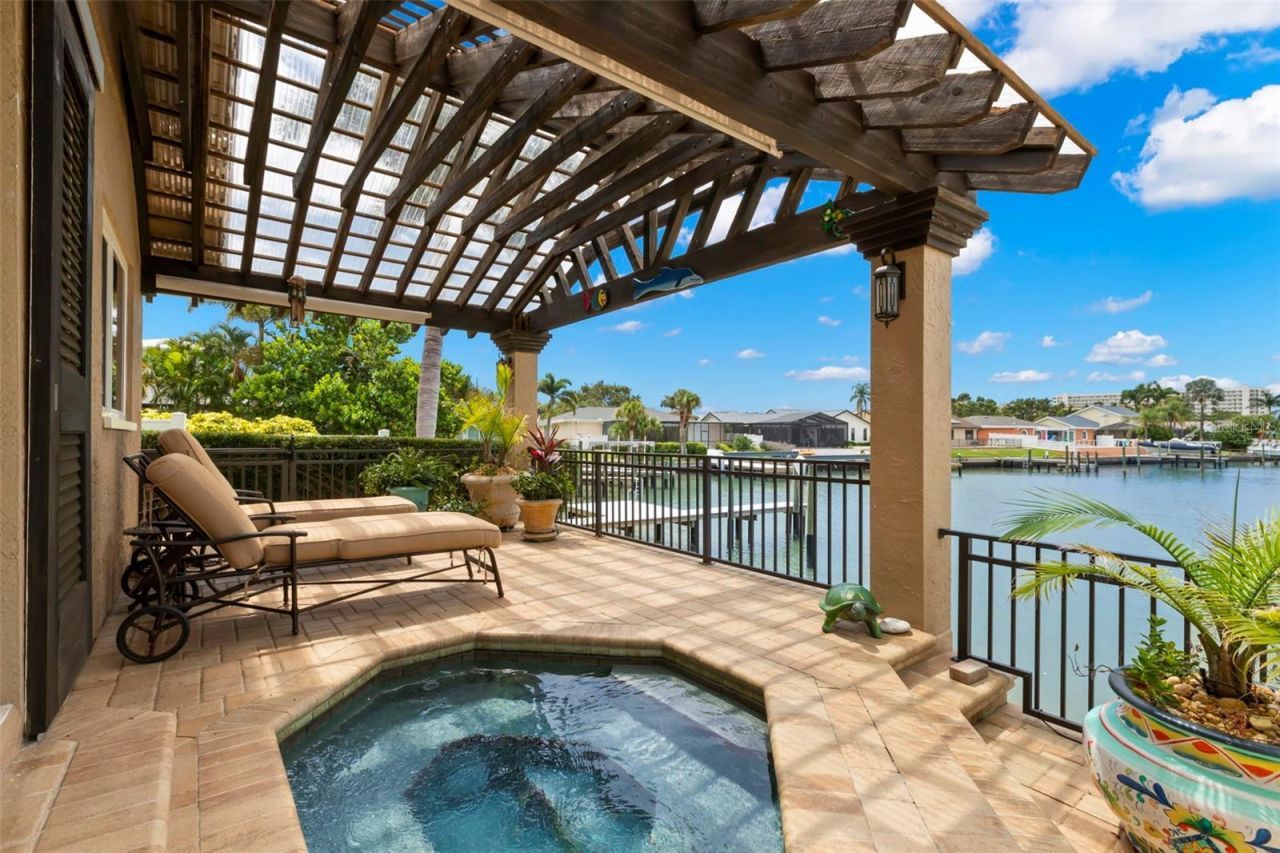 5914 Skimmer Point Boulevard S, Gulfport, FL 33707 Photo