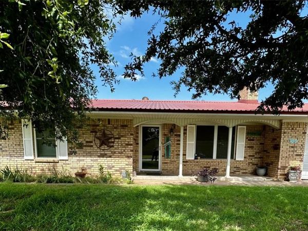 1209 Park Street N, Seymour, TX 76380