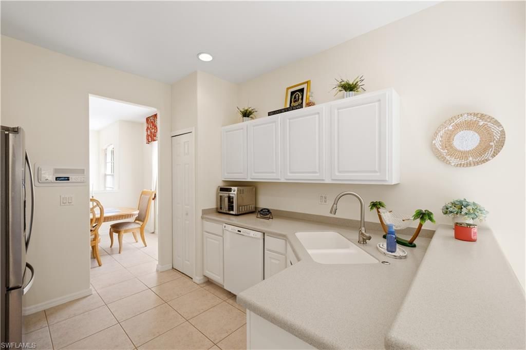 2180 Arielle Dr, Unit 810, Naples, FL 34109 Photo