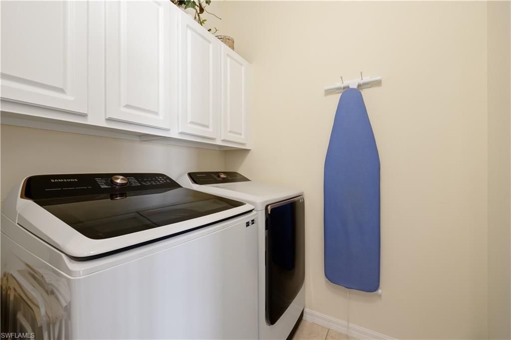 2180 Arielle Dr, Unit 810, Naples, FL 34109 Photo