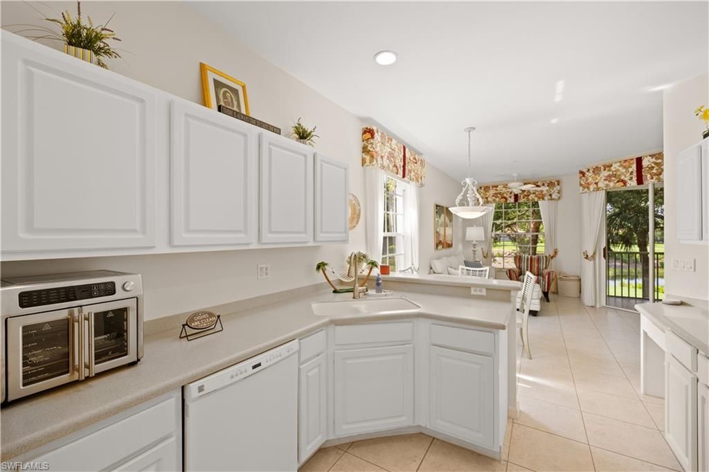 2180 Arielle Dr, Unit 810, Naples, FL 34109 Photo