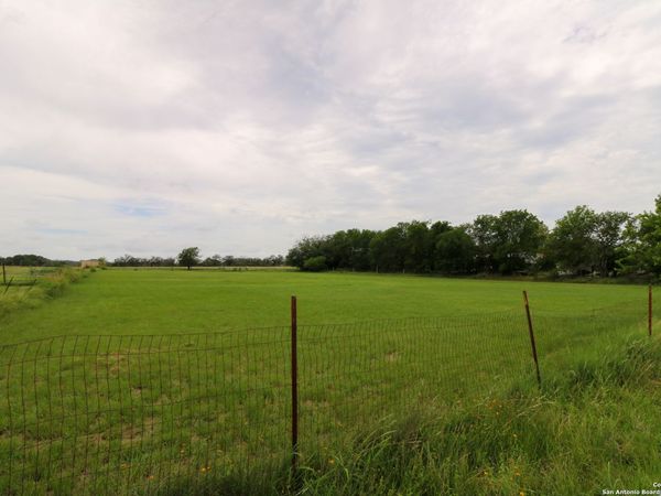 121 Tremper Trl E, Center Point, TX 78010