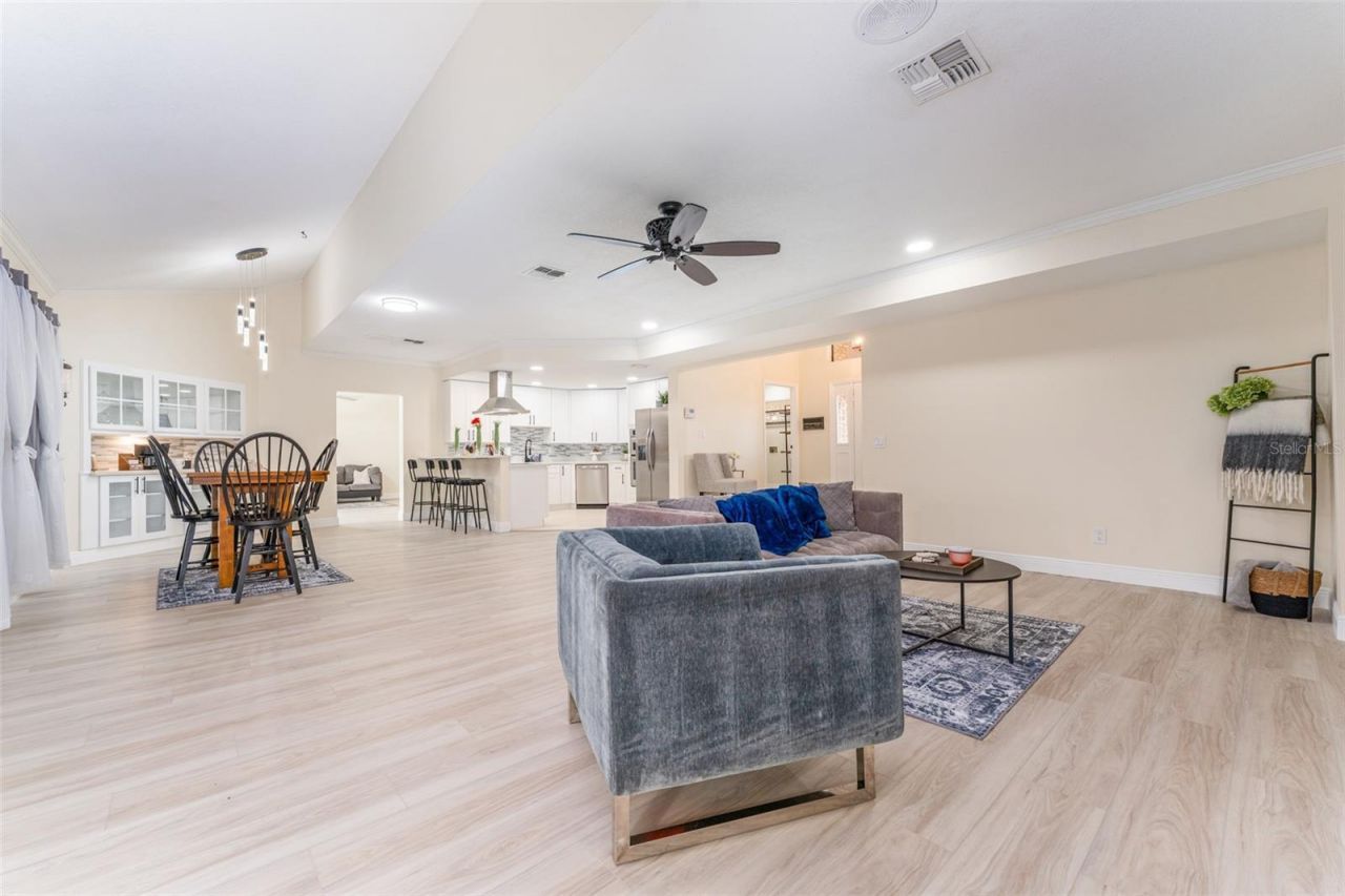 6151 Silver Oaks Drive, Zephyrhills, FL 33542 Photo