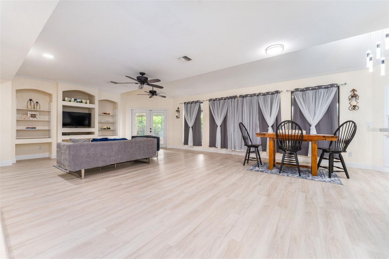 6151 Silver Oaks Drive, Zephyrhills, FL 33542 Photo