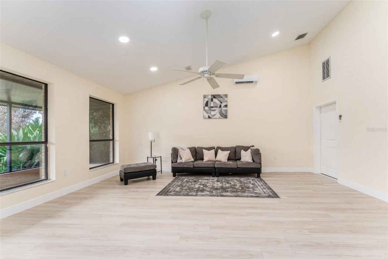 6151 Silver Oaks Drive, Zephyrhills, FL 33542 Photo