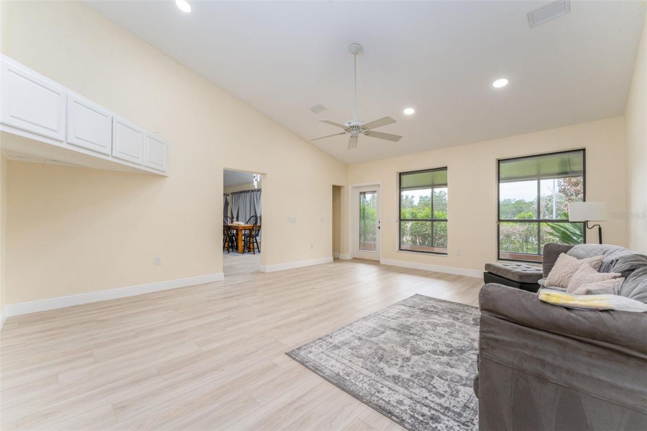 6151 Silver Oaks Drive, Zephyrhills, FL 33542 Photo