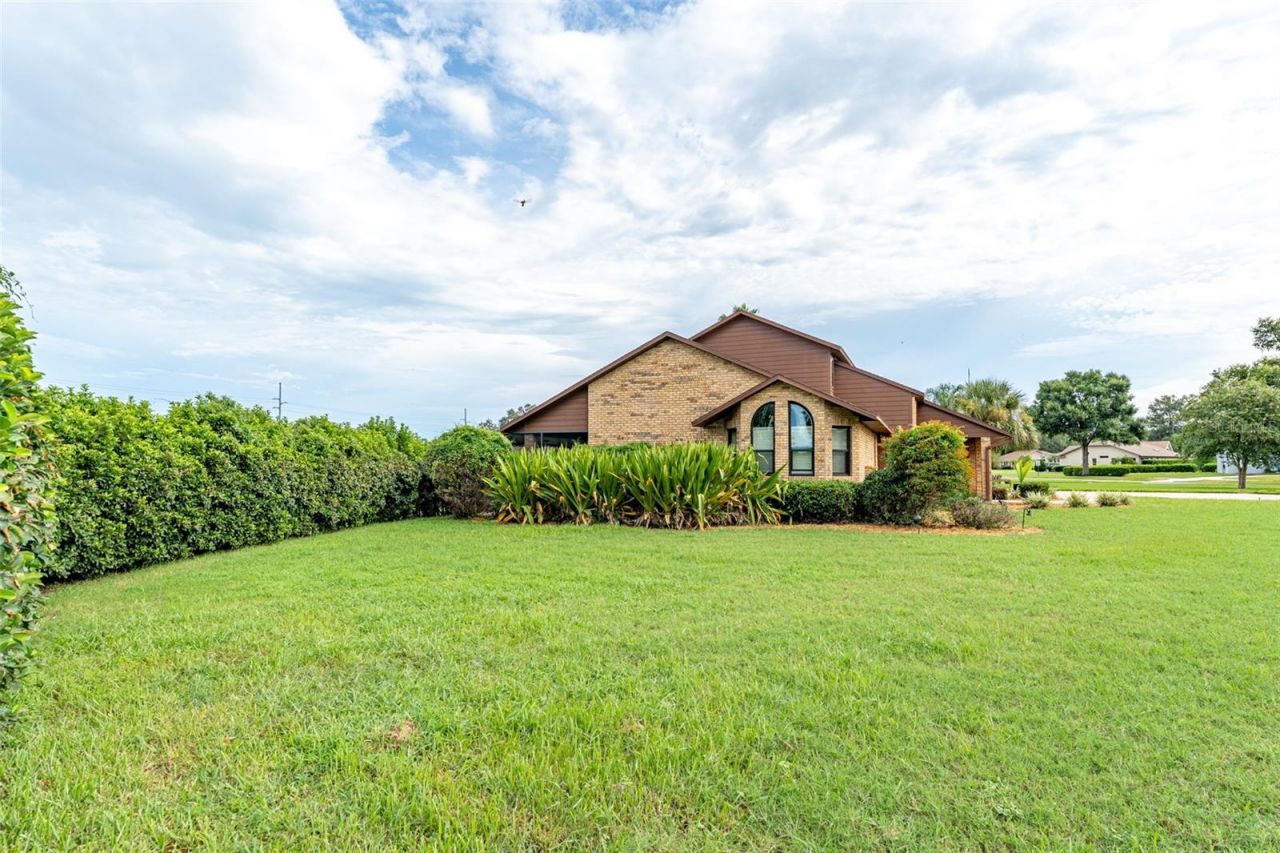 6151 Silver Oaks Drive, Zephyrhills, FL 33542 Photo