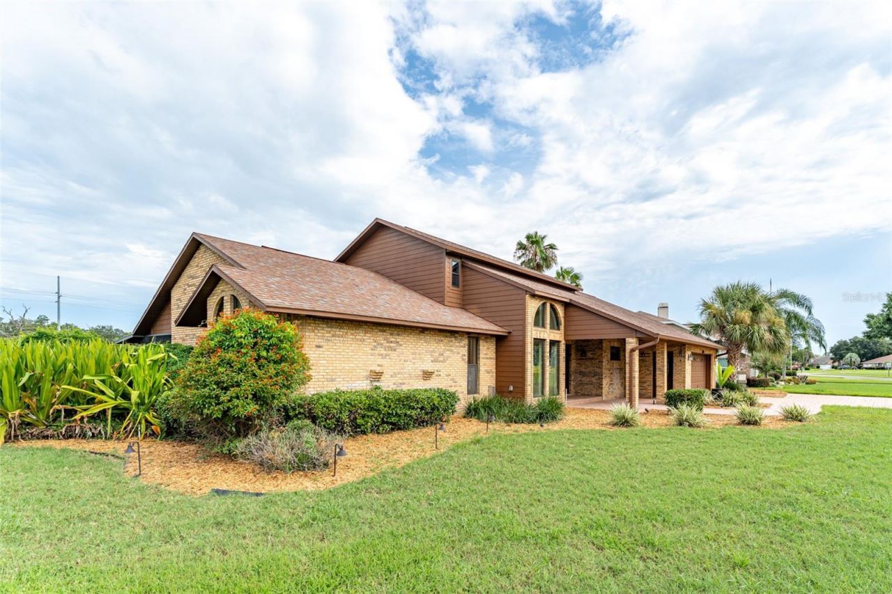 6151 Silver Oaks Drive, Zephyrhills, FL 33542 Photo