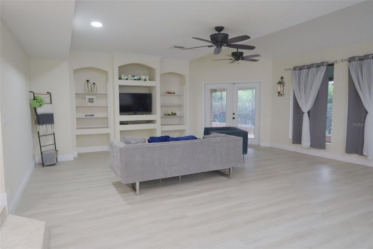 6151 Silver Oaks Drive, Zephyrhills, FL 33542 Photo