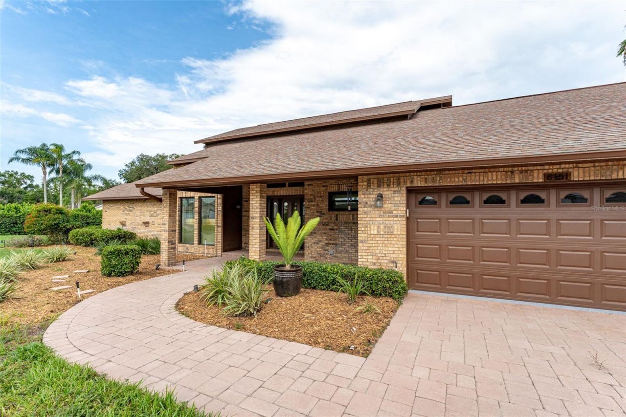6151 Silver Oaks Drive, Zephyrhills, FL 33542 Photo