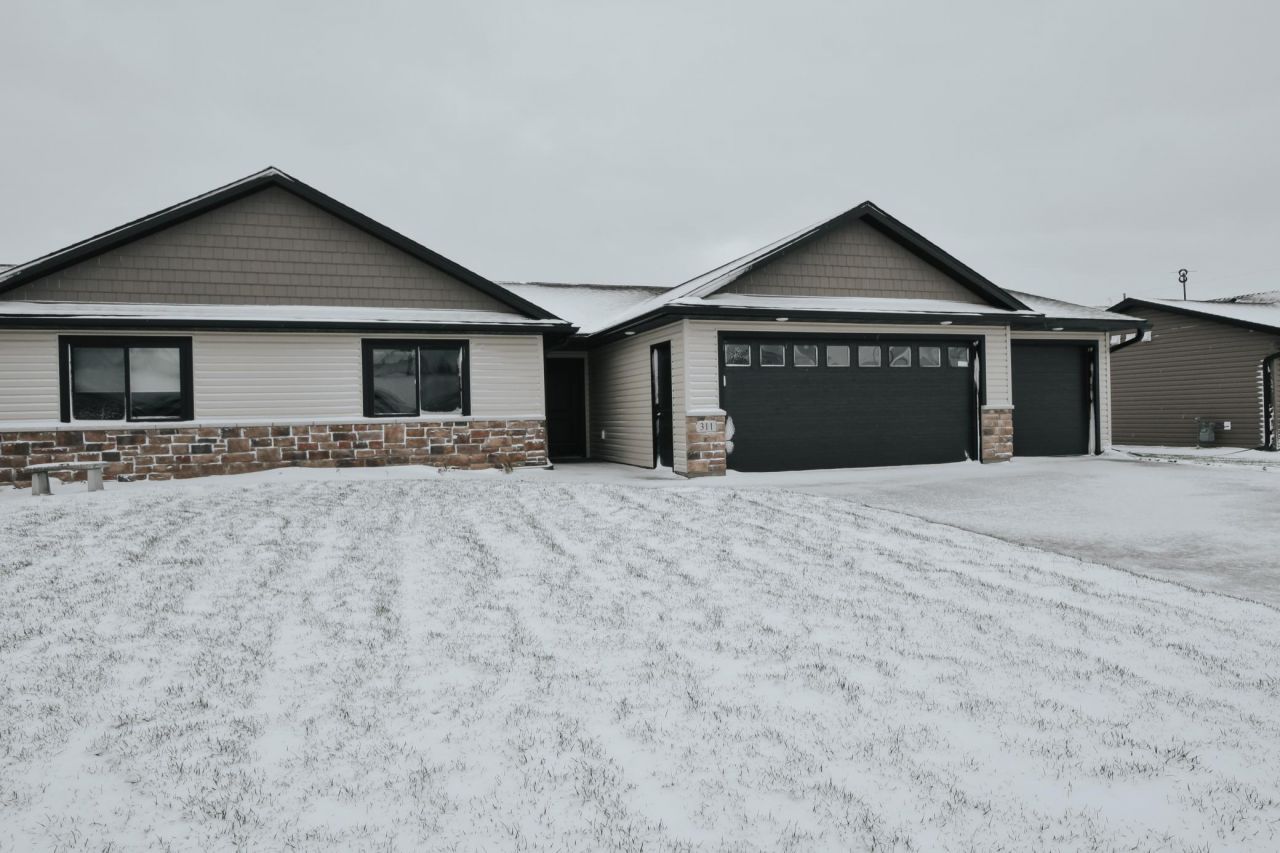 311 11th Street N, Goodhue, MN 55027 Main Photo