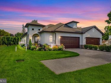 2224 EASTERN BOULEVARD, Unit B, YORK, PA 17402