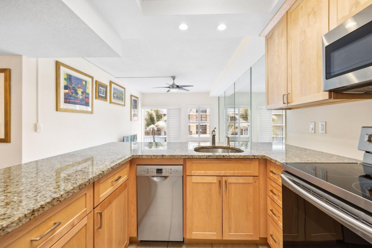 3230 S Ocean Boulevard, Unit B203, Palm Beach, FL 33480 Photo