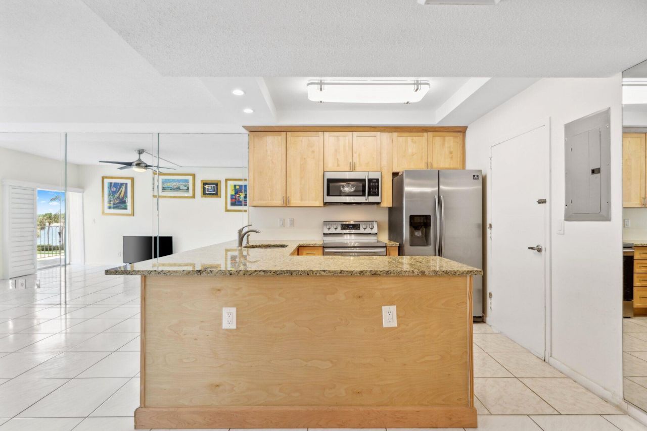 3230 S Ocean Boulevard, Unit B203, Palm Beach, FL 33480 Photo