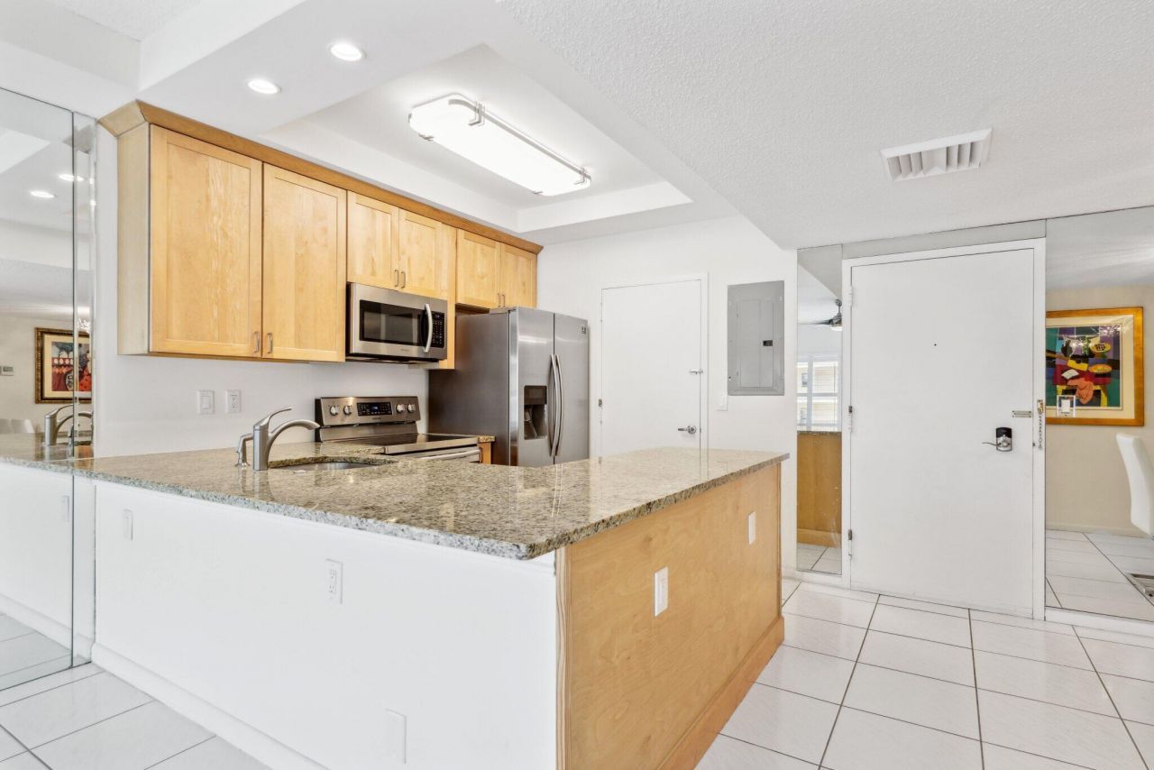 3230 S Ocean Boulevard, Unit B203, Palm Beach, FL 33480 Photo