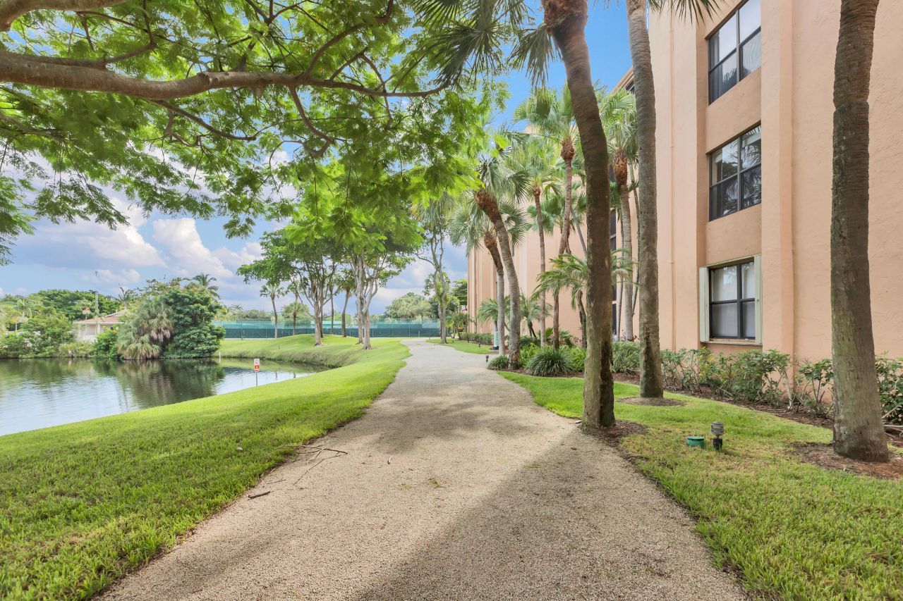 955 Dotterel 2104 Road, Unit 2104, Delray Beach, FL 33444 Photo
