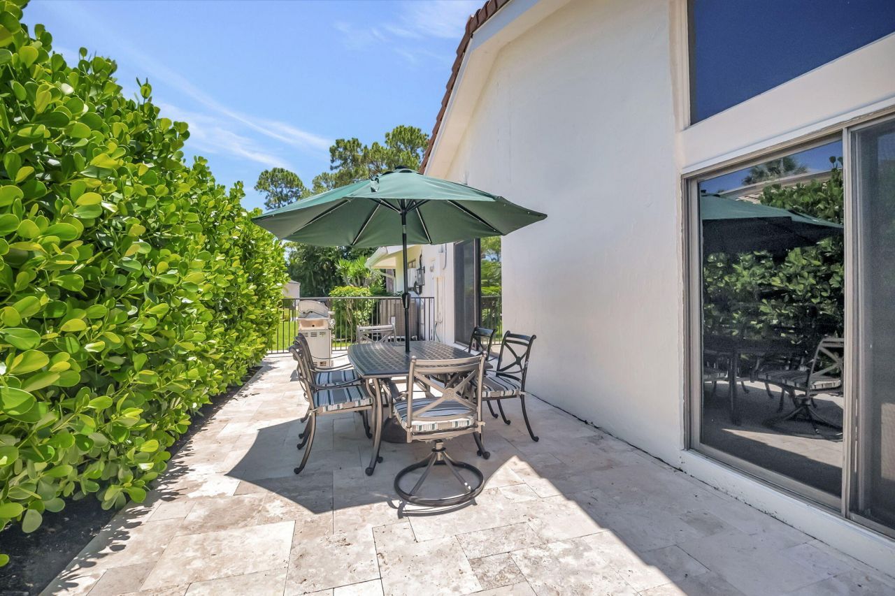 902 Foxpointe Circle, Delray Beach, FL 33445 Photo