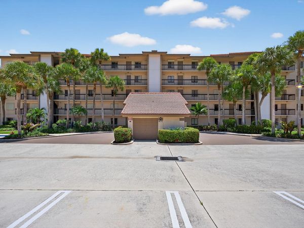 401 Ocean Bluffs Boulevard, Unit 205, Jupiter, FL 33477
