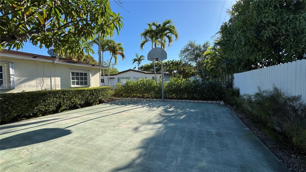 8720 SW 192nd Ter, Cutler Bay, FL 33157 Photo