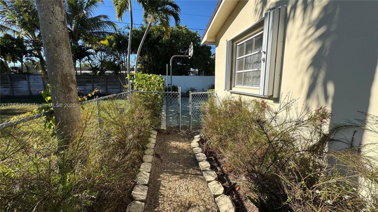 8720 SW 192nd Ter, Cutler Bay, FL 33157 Photo