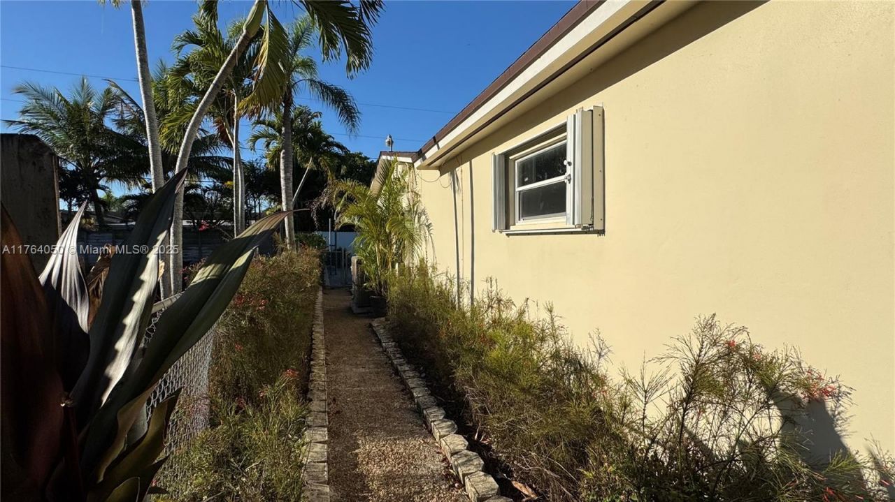 8720 SW 192nd Ter, Cutler Bay, FL 33157 Photo