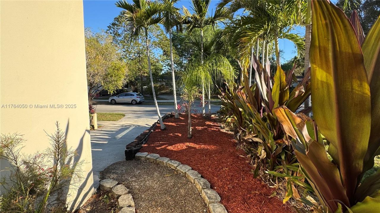 8720 SW 192nd Ter, Cutler Bay, FL 33157 Photo