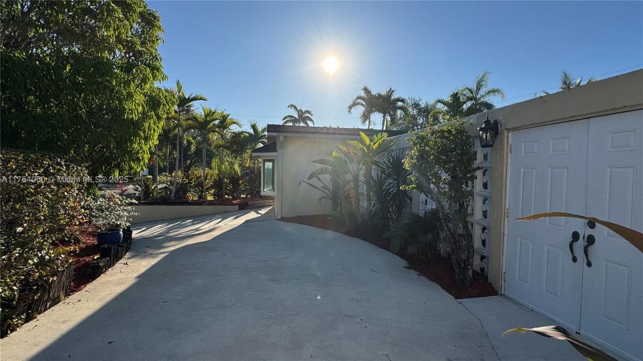 8720 SW 192nd Ter, Cutler Bay, FL 33157 Photo