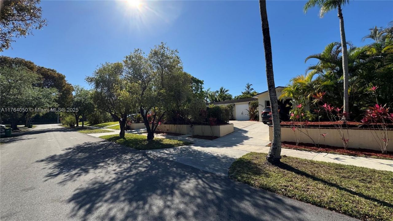 8720 SW 192nd Ter, Cutler Bay, FL 33157 Photo