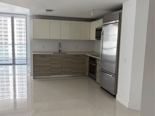 1300 Brickell Bay Dr, Unit 2210, Miami, FL 33131