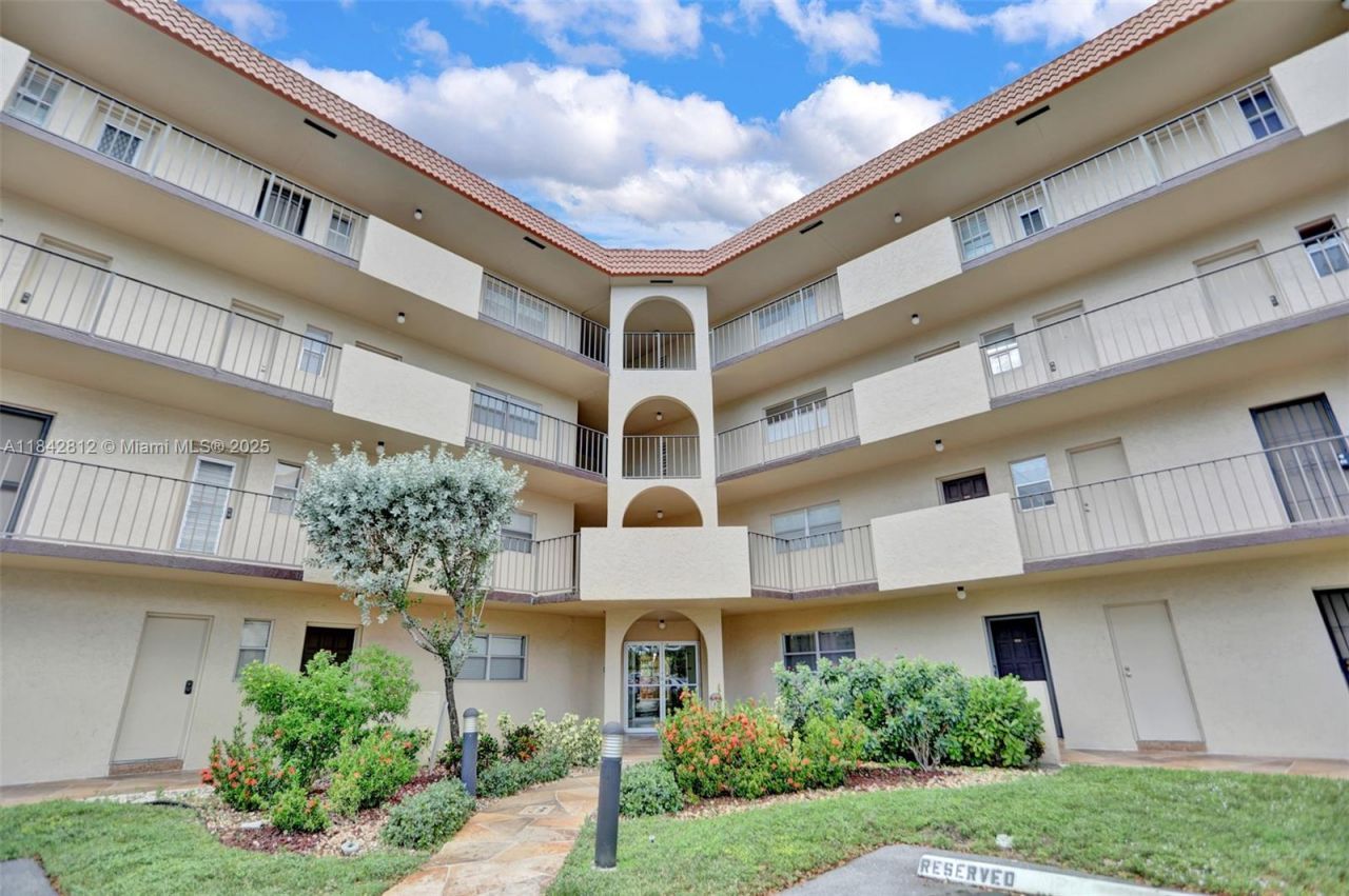 6361 N Falls Cir Dr, Unit 209, Lauderhill, FL 33319 Photo