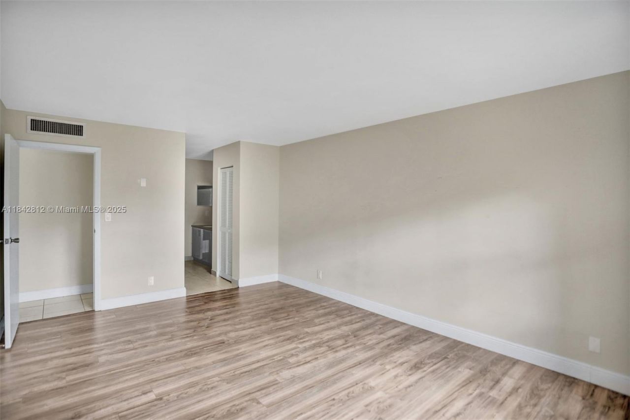 6361 N Falls Cir Dr, Unit 209, Lauderhill, FL 33319 Photo