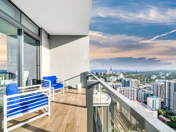 88 SW 7th St, Unit 4004, Miami, FL 33130