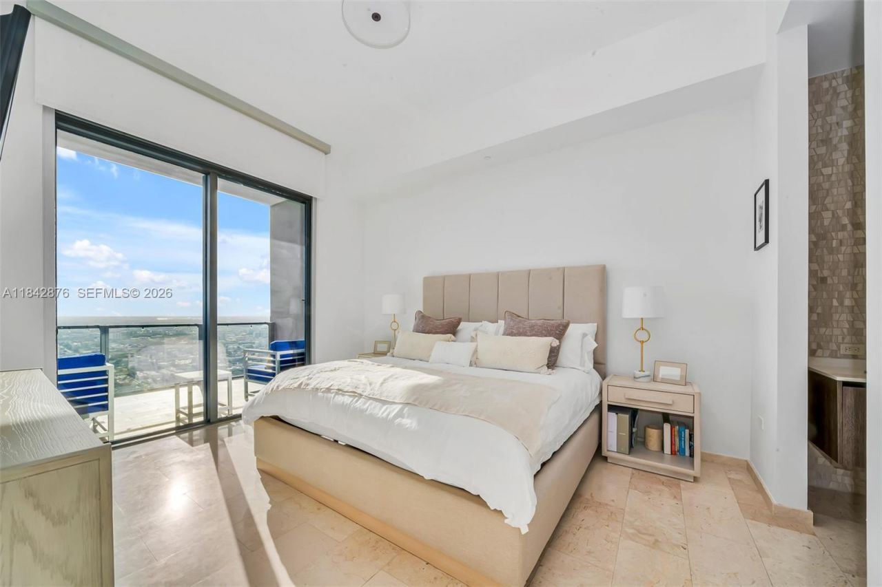 88 SW 7th St, Unit 4004, Miami, FL 33130 Photo