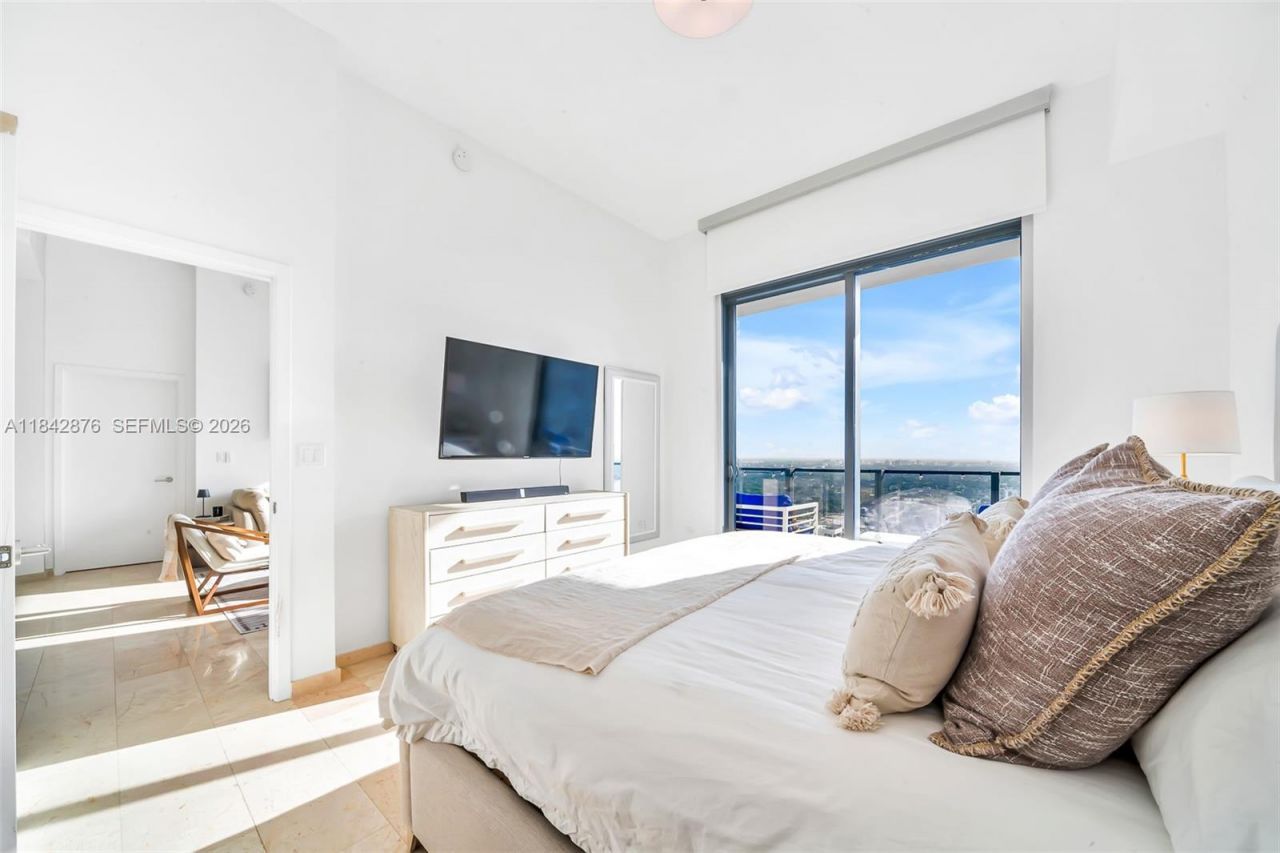 88 SW 7th St, Unit 4004, Miami, FL 33130 Photo