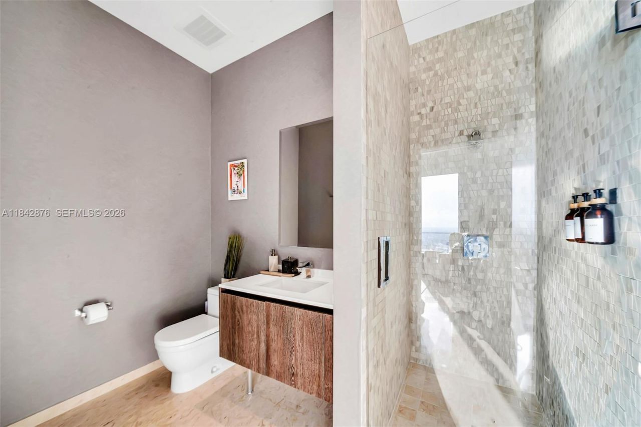 88 SW 7th St, Unit 4004, Miami, FL 33130 Photo