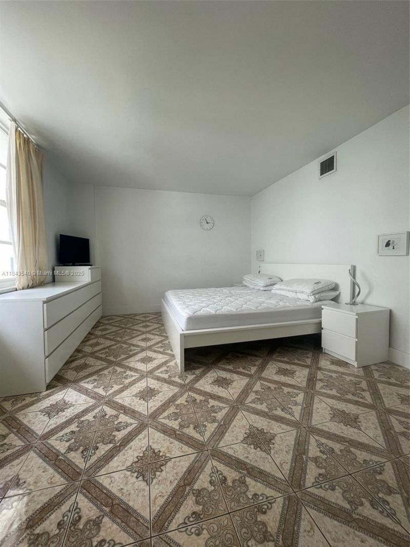 3725 S Ocean Dr, Unit 415, Hollywood, FL 33019 Photo