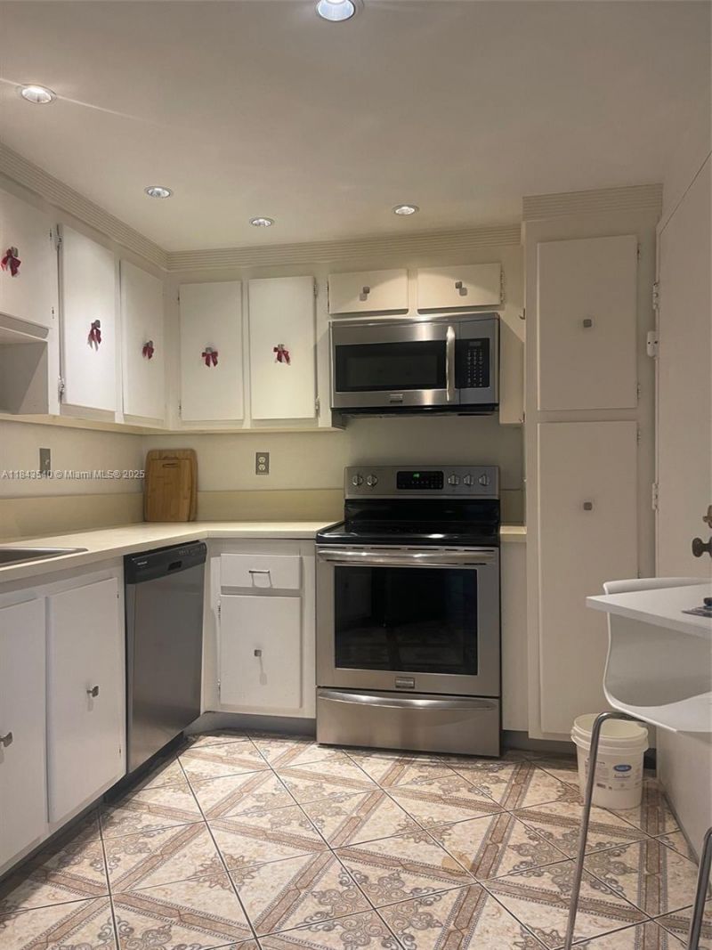 3725 S Ocean Dr, Unit 415, Hollywood, FL 33019 Photo