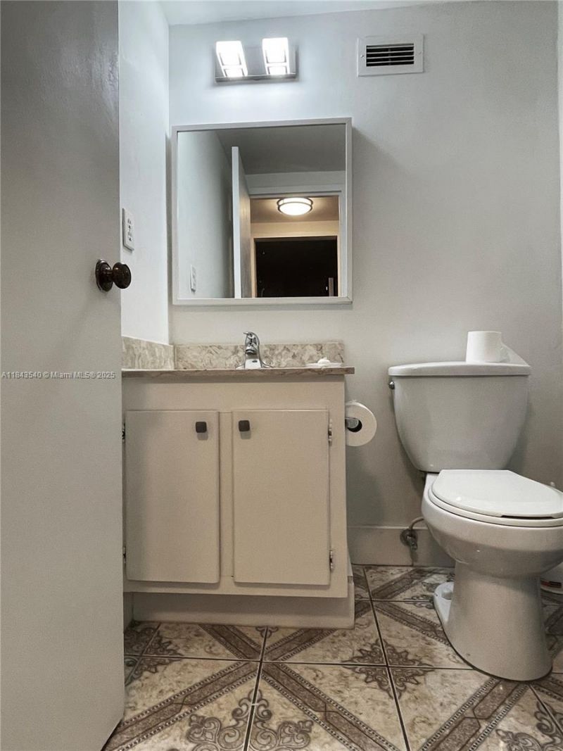 3725 S Ocean Dr, Unit 415, Hollywood, FL 33019 Photo