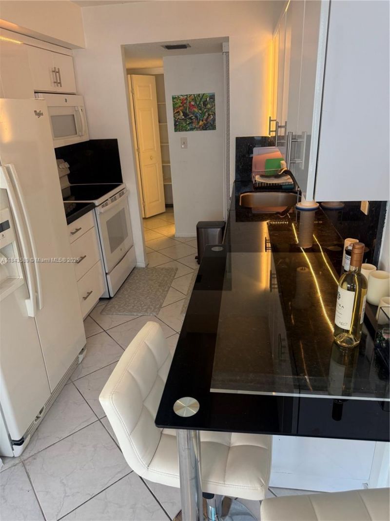 231 174th St, Unit 1611, Sunny Isles Beach, FL 33160 Photo