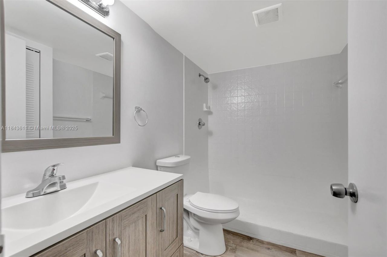 97 Deer Creek Rd, Unit 106, Deerfield Beach, FL 33442 Photo