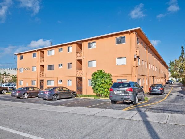 2330 NW 11th St, Unit 47, Miami, FL 33125